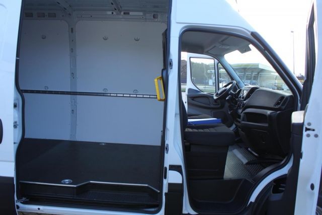 Fahrzeugabbildung Iveco Daily 35S14EA8V Kastenwagen