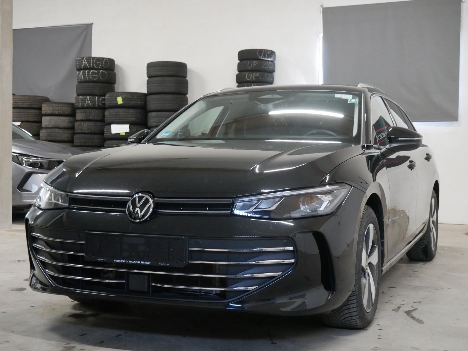 Volkswagen Passat Business 1.5 eTSI LED AHK 360K ACC MASSAG