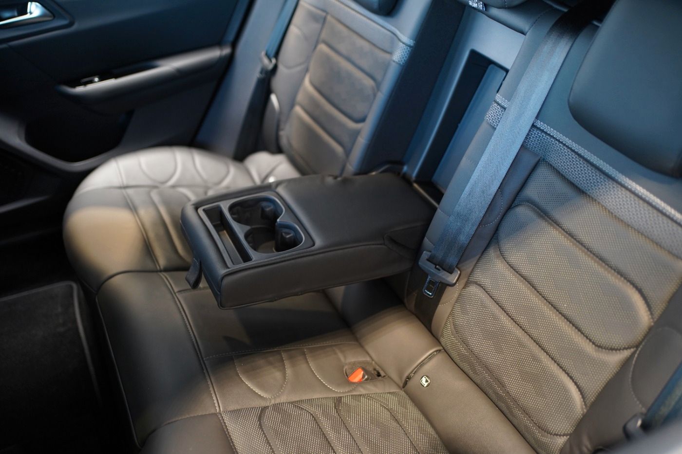 Fahrzeugabbildung Citroën C5 X PureTech 180 EAT8 Shine Pack Automatik Navi