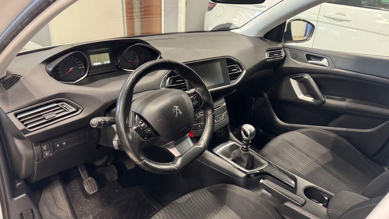 Peugeot 308 2015 — photo 7