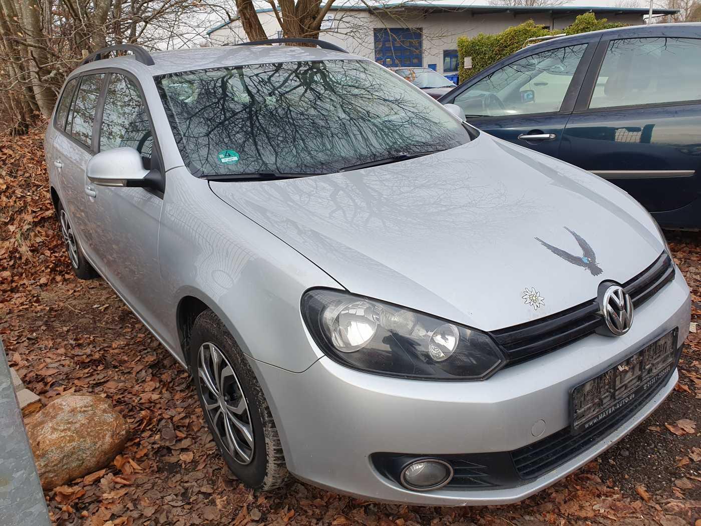 Volkswagen Golf 2011 — rear view
