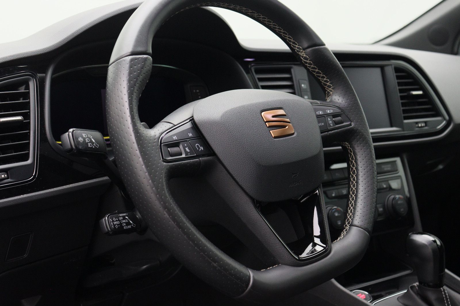 Fahrzeugabbildung SEAT Cupra ACC Sound Panorama NaviDAB