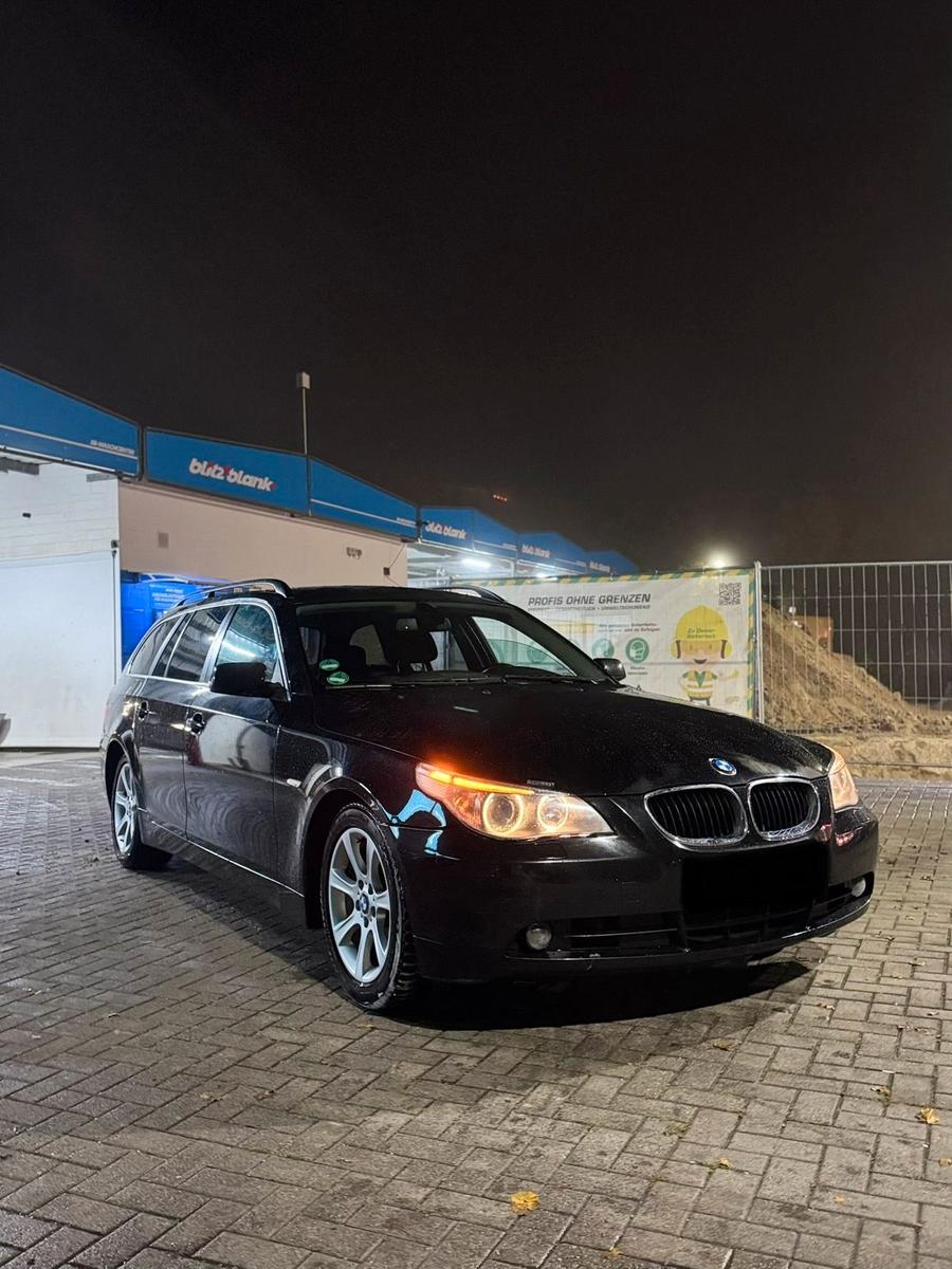 BMW 525 2005 — rear view