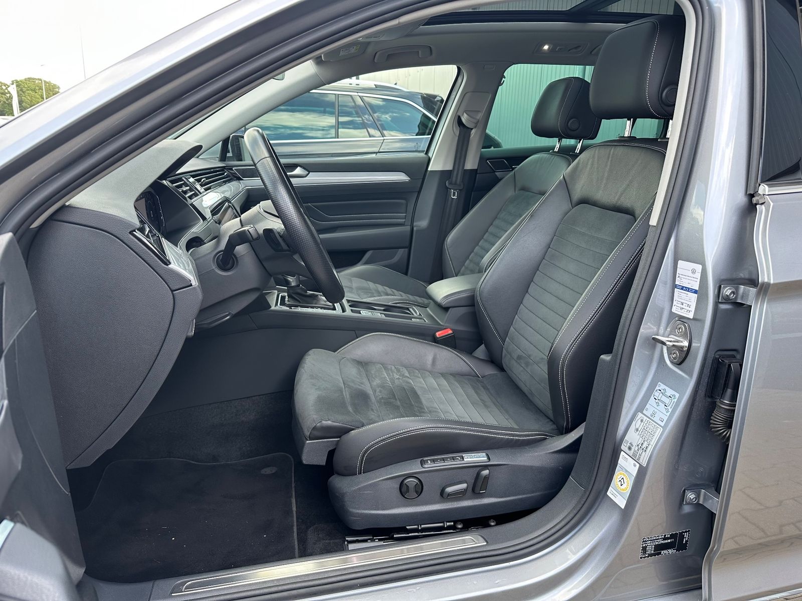 Fahrzeugabbildung Volkswagen Passat Variant 1.4 TSI DSG GTE NAV+IQ-LIGHT+PANO