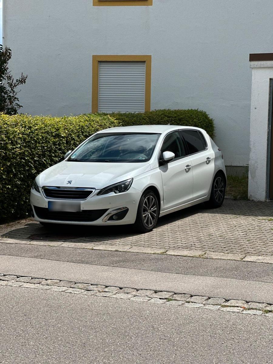 Peugeot e-308