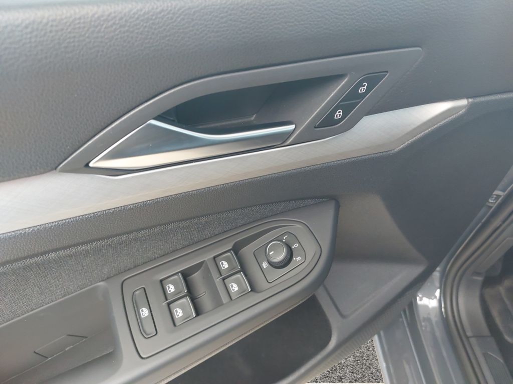 Fahrzeugabbildung Volkswagen Golf 1.5 TSI Life LED Rear View