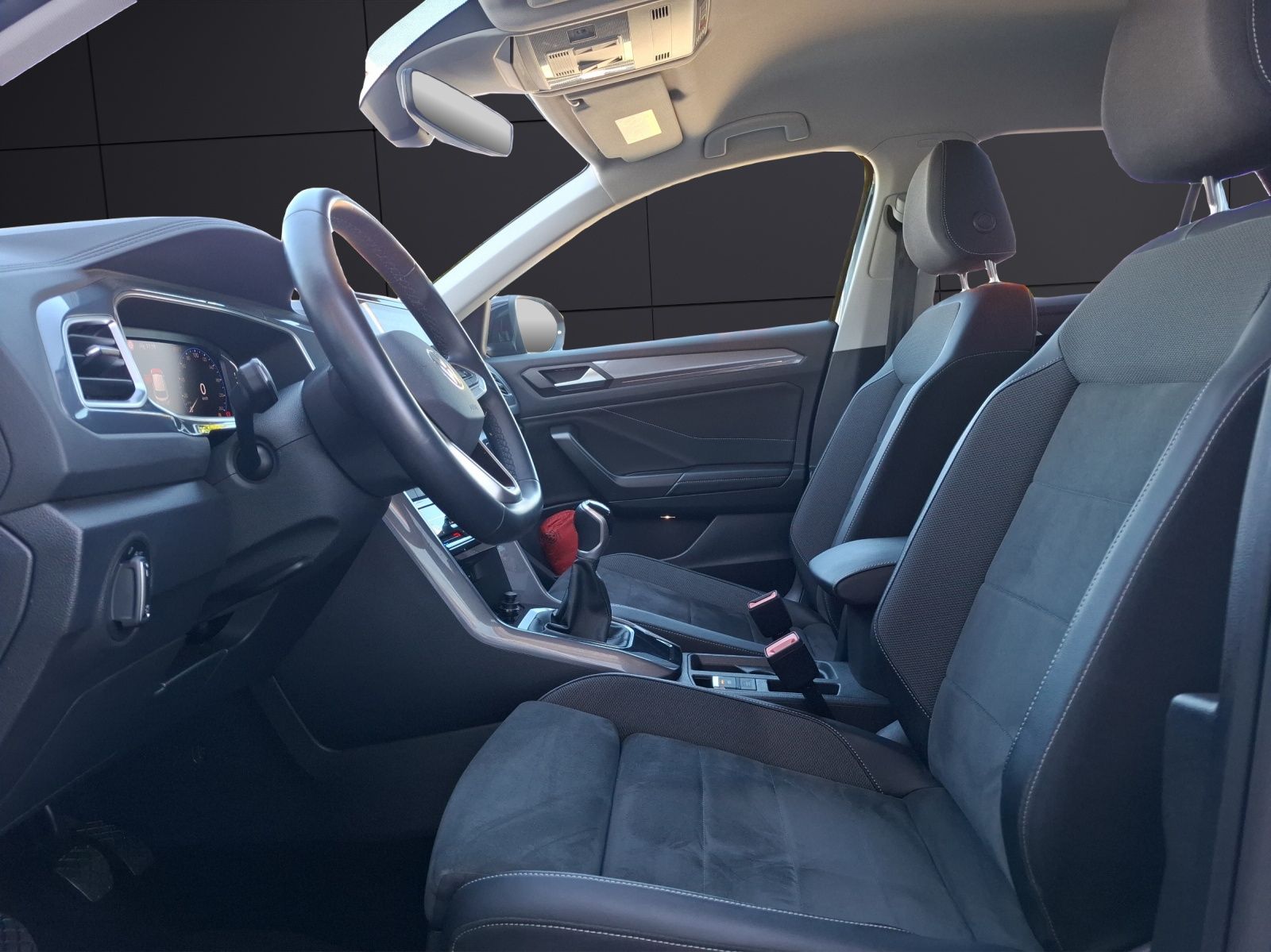 Fahrzeugabbildung Volkswagen T-Roc TSI Style LED Navi AID ACC Park-Assist SH