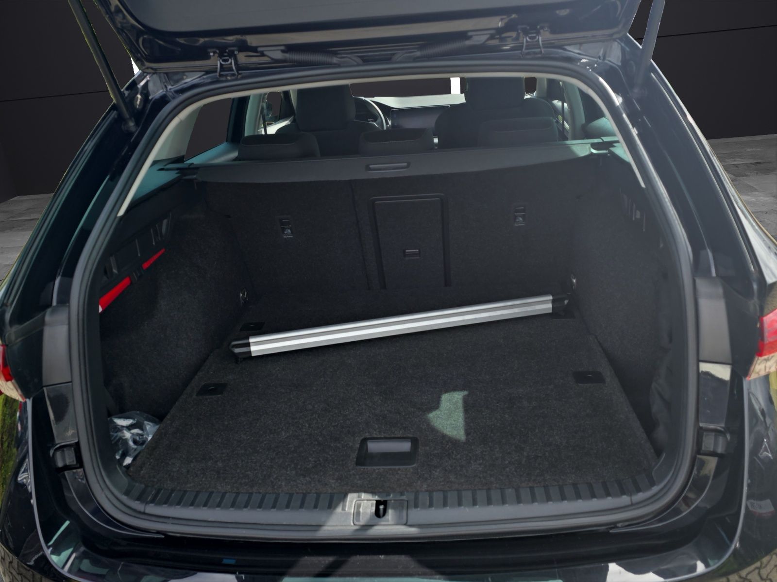 Fahrzeugabbildung SKODA Octavia Combi Ambition Matrix Navi AHK GRA SHZ