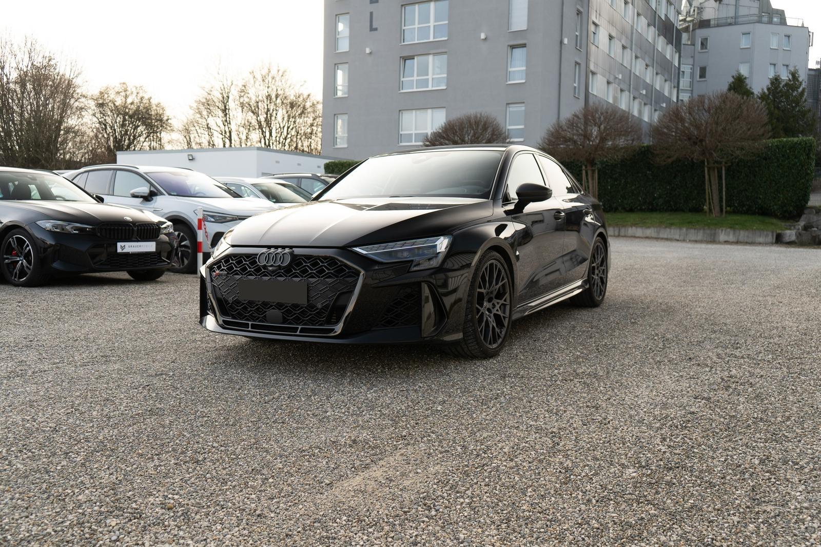 Audi RS 3 2.5 294 kW TFSI quattro Carbon