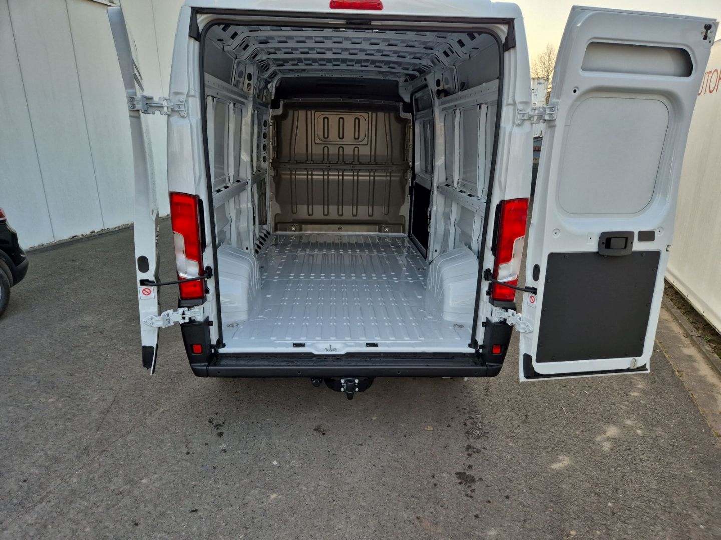 Fahrzeugabbildung Peugeot Boxer KW 35 L3H2 BlueHDi 140 AHK-abn. Navi