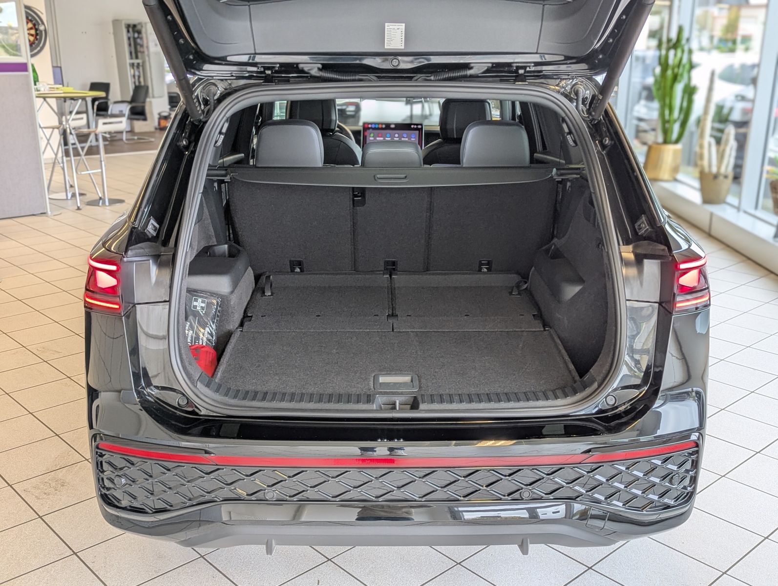 Fahrzeugabbildung Volkswagen Tayron 2.0 R-Line Leder Launch Pano Matrix AHK