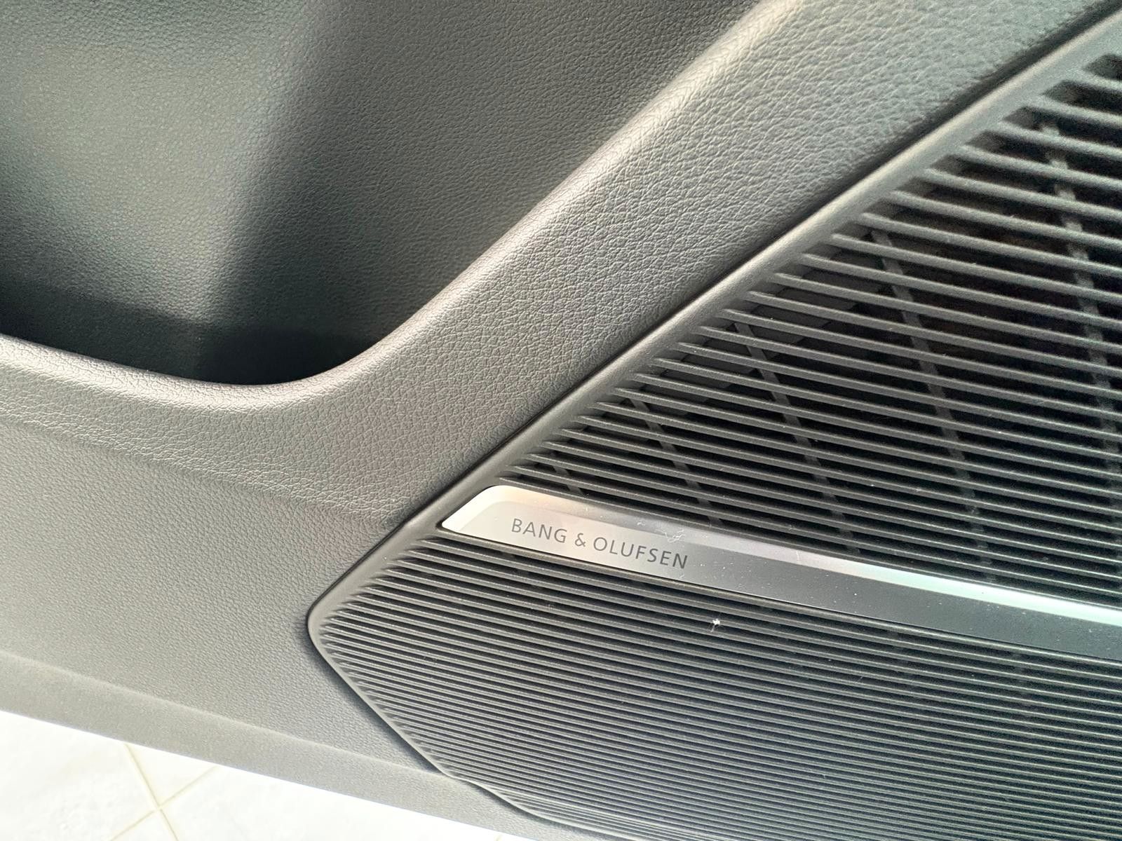 Fahrzeugabbildung Audi RSQ8 keramik*dynamik*massage*stand*23Z*akustik.