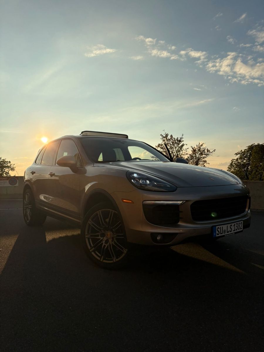 Porsche Cayenne - -