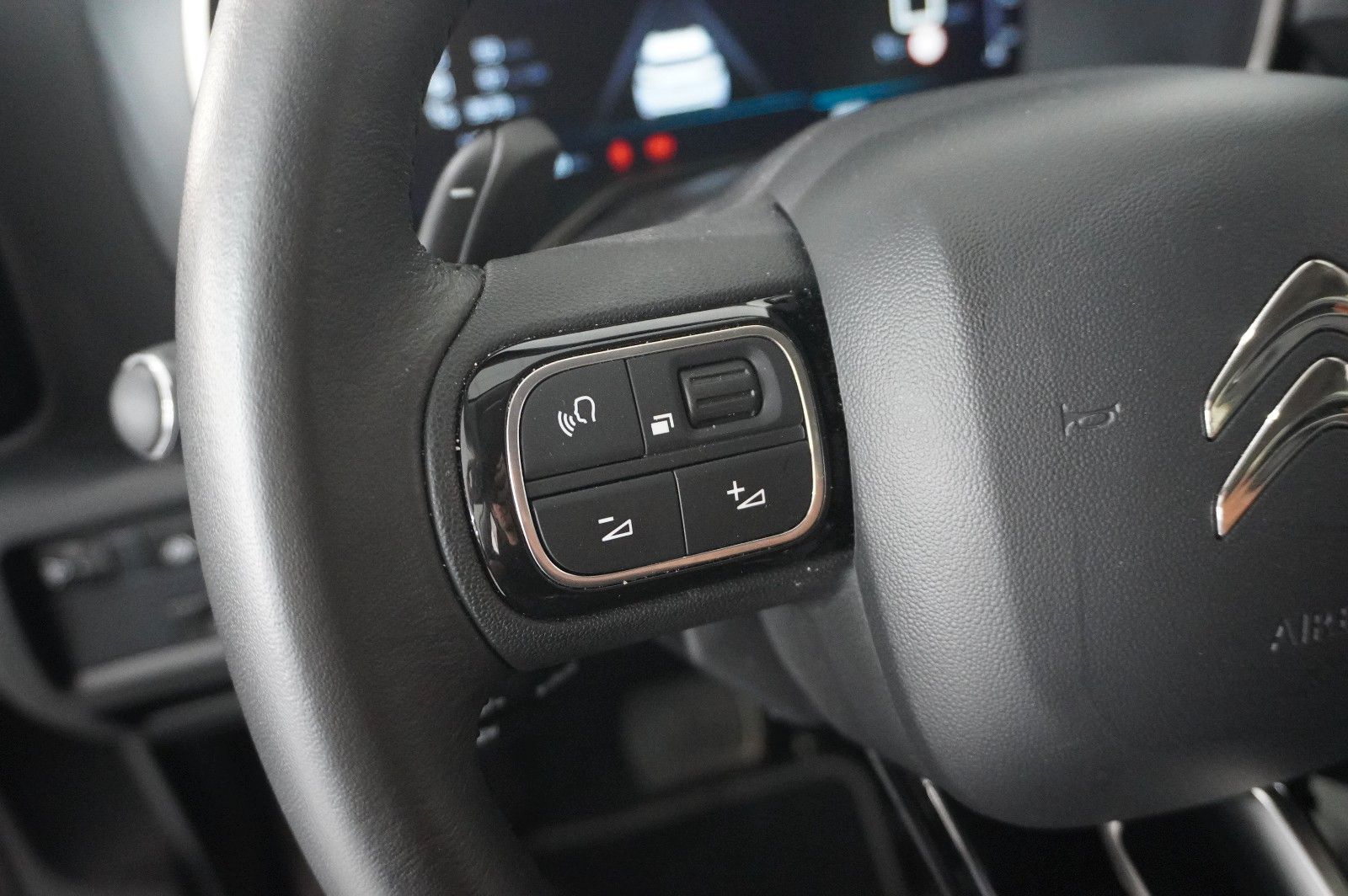 Fahrzeugabbildung Citroën C5 Aircross PLUS 145 E-DSC NAVI/LED/KAMERA/DAB+