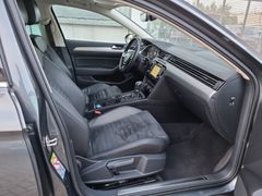 Fahrzeugabbildung Volkswagen Passat Variant 1.8 TSI DSG R-Line AHK eKLAPPE KA