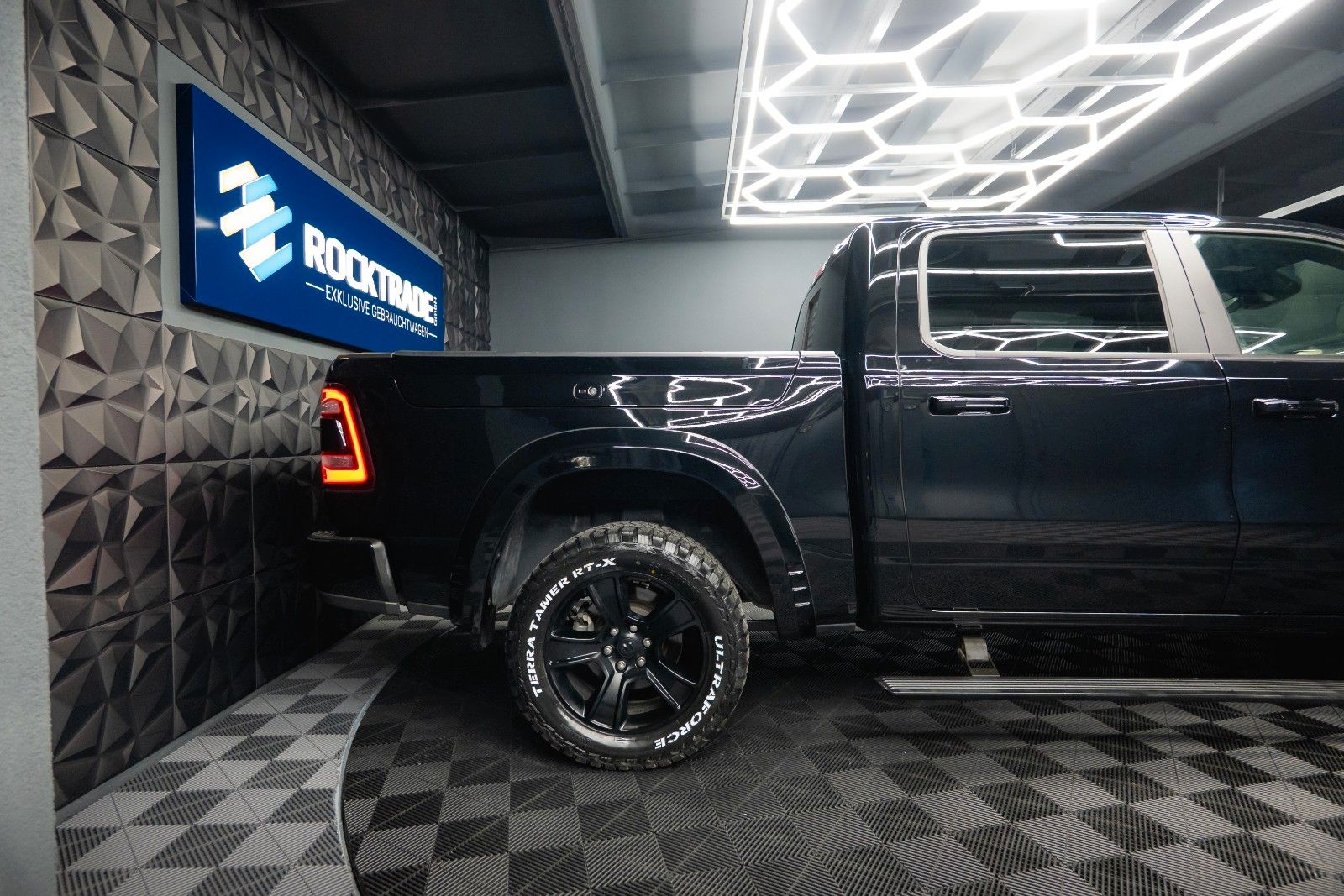 Fahrzeugabbildung Dodge RAM 5.7 V8 HEMI 4x4 LARAMIE RamBox Airmatic 19%