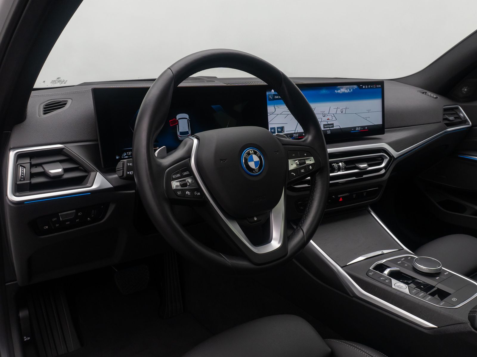 Fahrzeugabbildung BMW 330e xD Panorama HUD H/K AHK Alarm Sport Leder