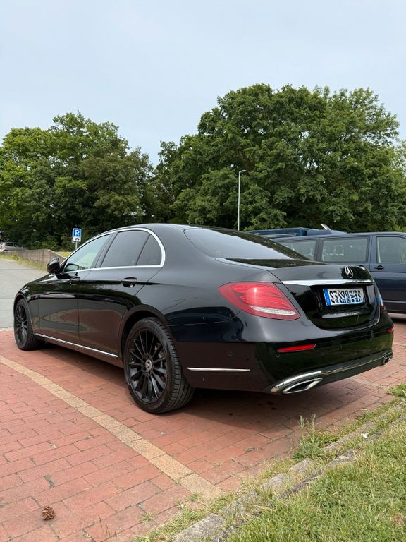 Image of Mercedes-Benz E 220