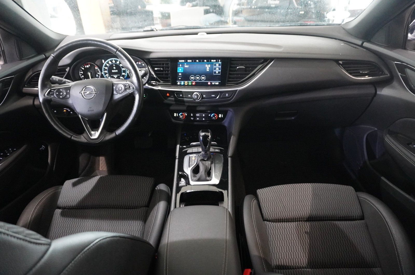 Fahrzeugabbildung Opel Insignia B ST 2.0D BUSI. 4X4 NAVI/LED/KAMERA/DAB