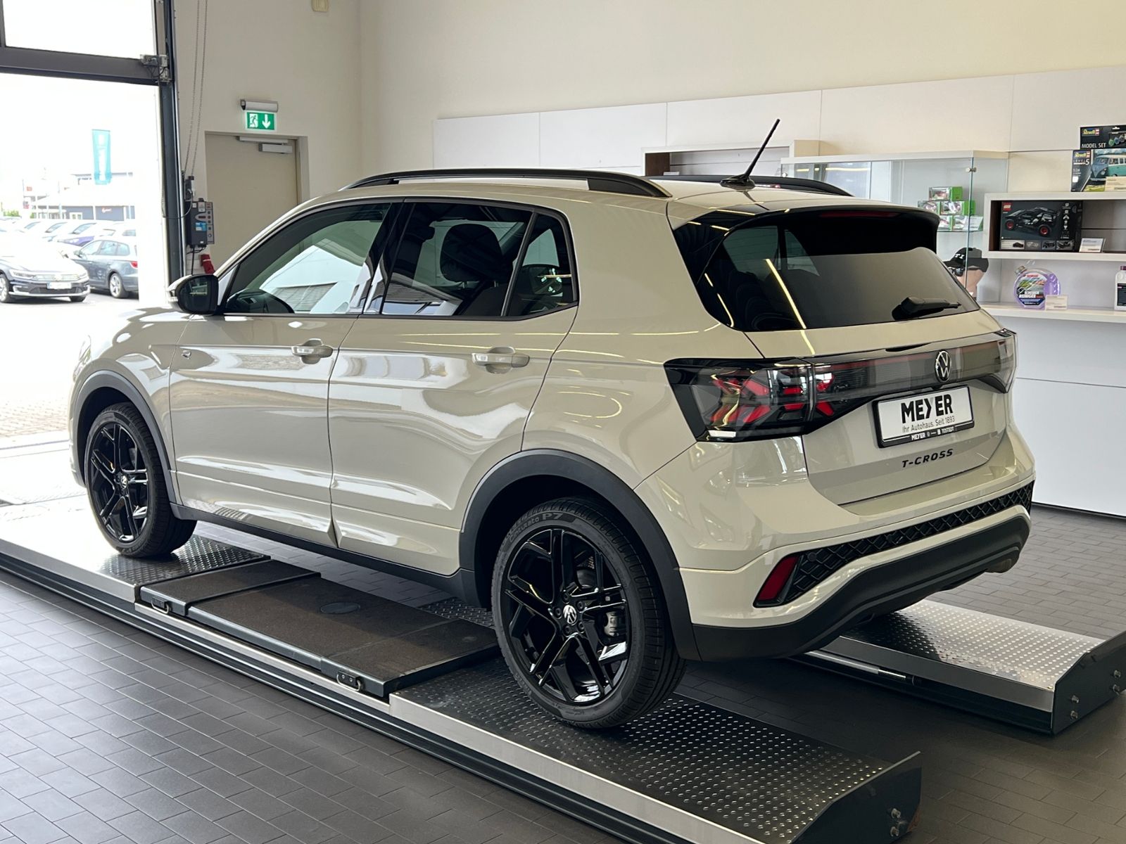 Fahrzeugabbildung Volkswagen T-Cross R-Line 1.5 TSI DSG *BlackStyle,AHK,IQ Li
