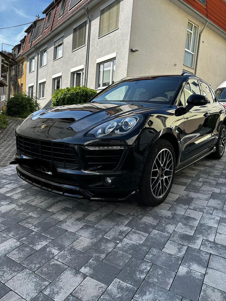 PORSCHE Macan