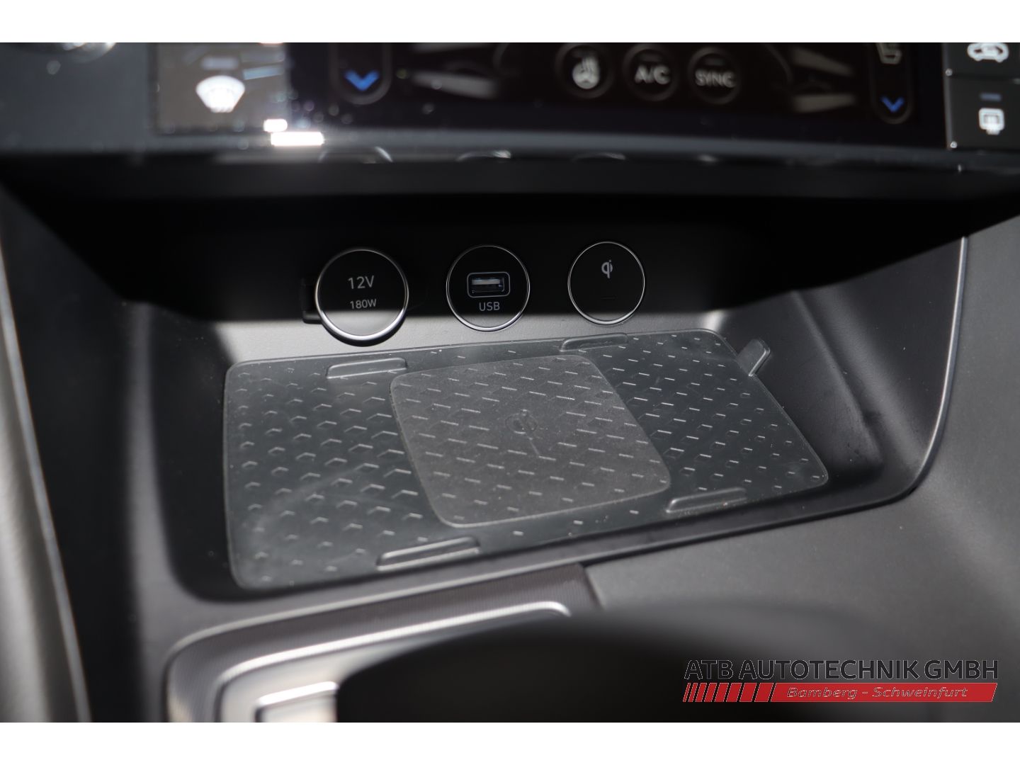 Fahrzeugabbildung Genesis G70 Shooting Brake 2.0T PLUS 4WD SPORT, Sitz, In