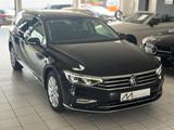 Volkswagen Passat Variant Elegance /RFK/ACC/Matrix/AHK - mit Diesel-Antrieb: Schwarz, Alcantara, Beheizbares Lenkrad, Kombi, mit Klimaautomatik