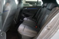 VW Golf 1.5 eTSI DSG R-Line| Pano | HuD | 18" VW Golf 1.5 eTSI DSG R-Line| Pano | HuD | 18"