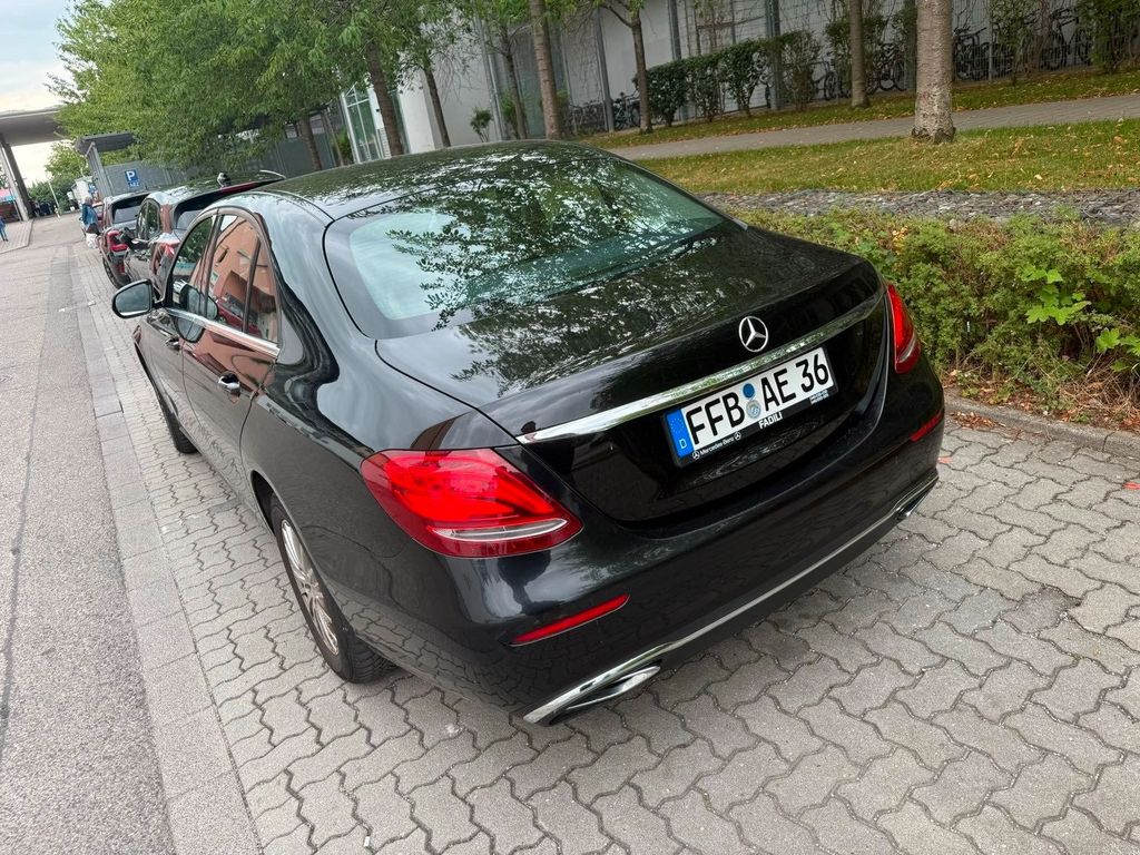 Image of Mercedes-Benz E 200