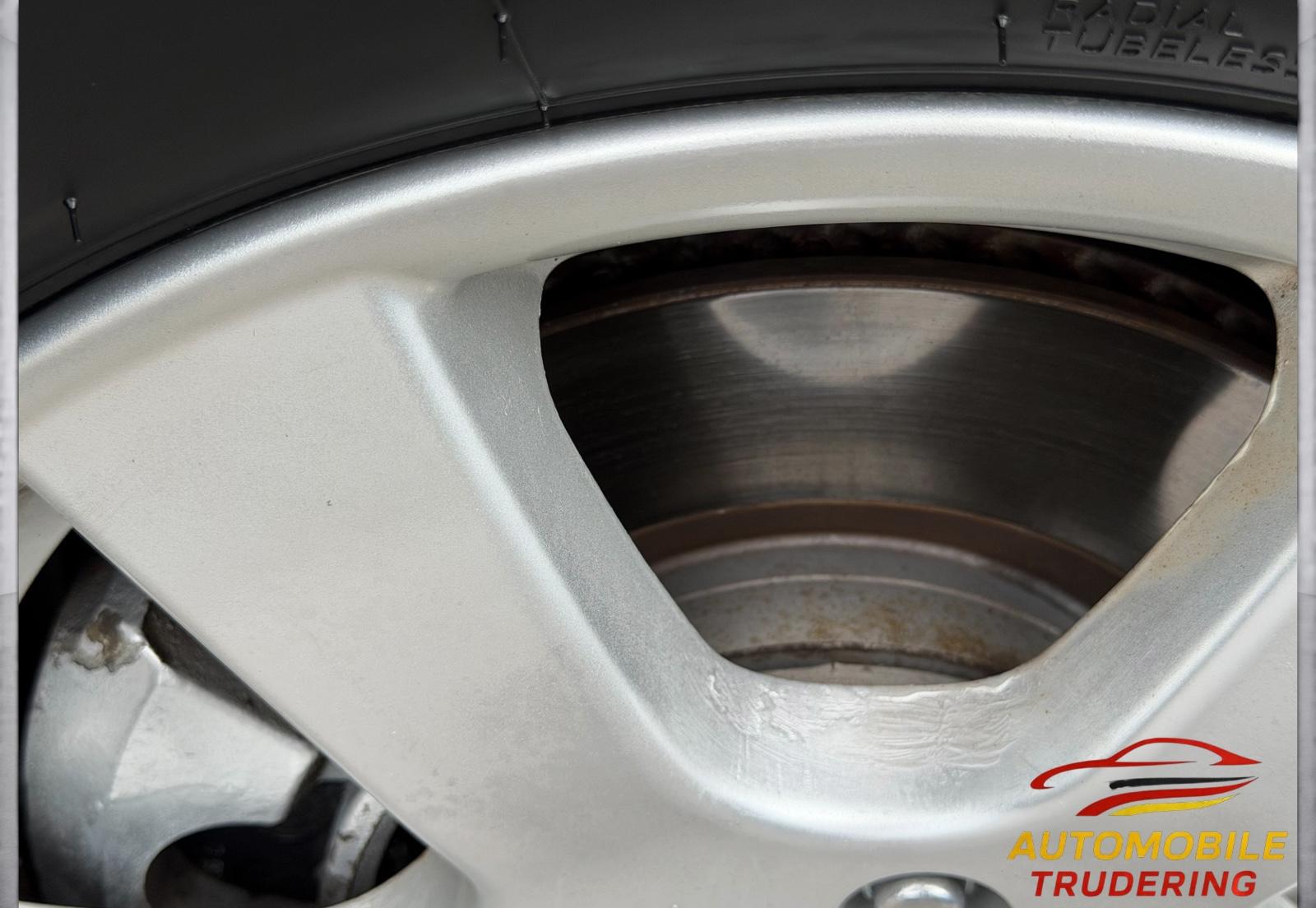 TOYOTA RAV4 - 177 CV -  BVM - VOLANT EN CUIR