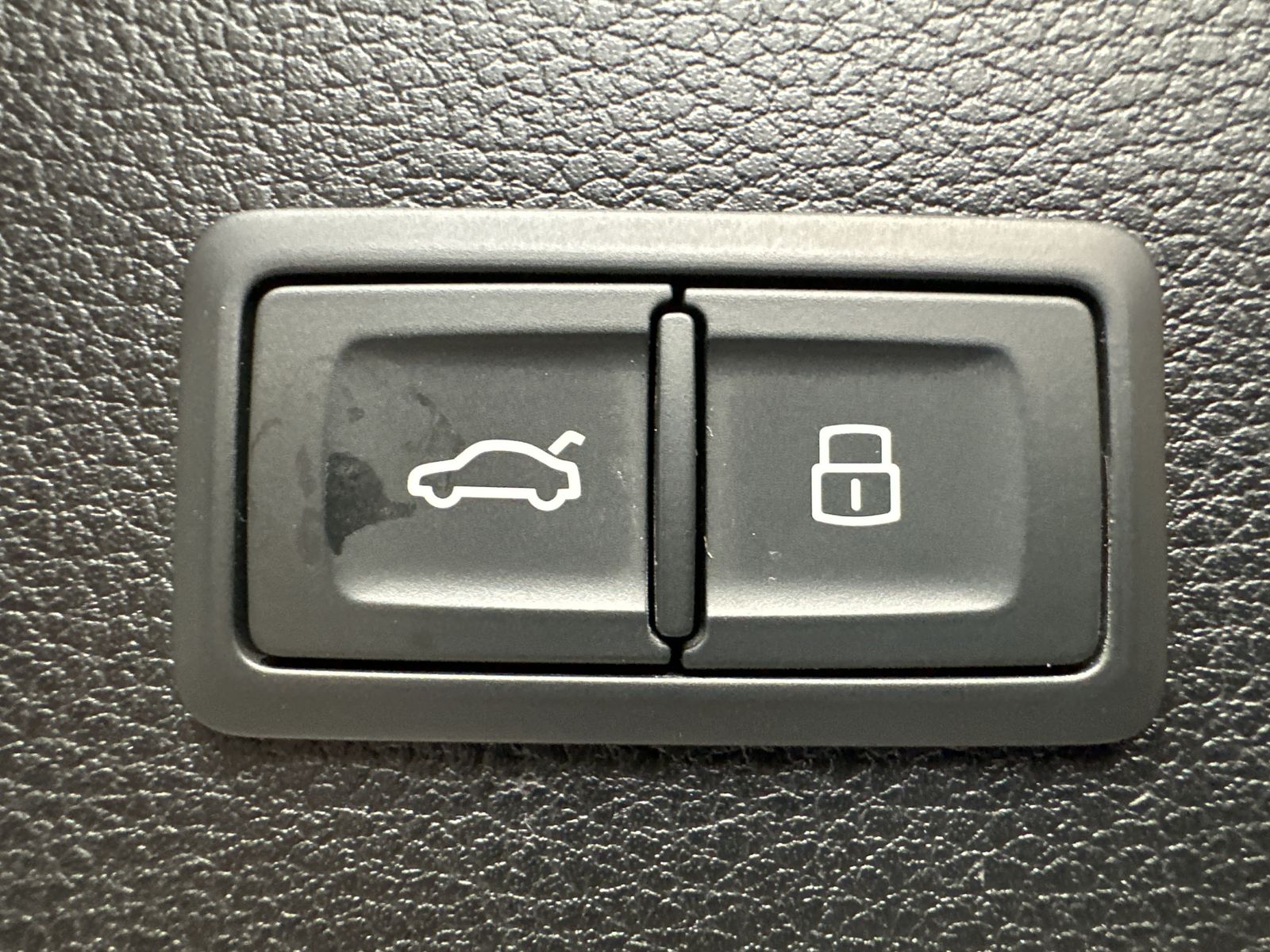 Fahrzeugabbildung Audi Q5 50 TFSI e Qu S-Line Black NAV+LED+20ZO+HEADUP