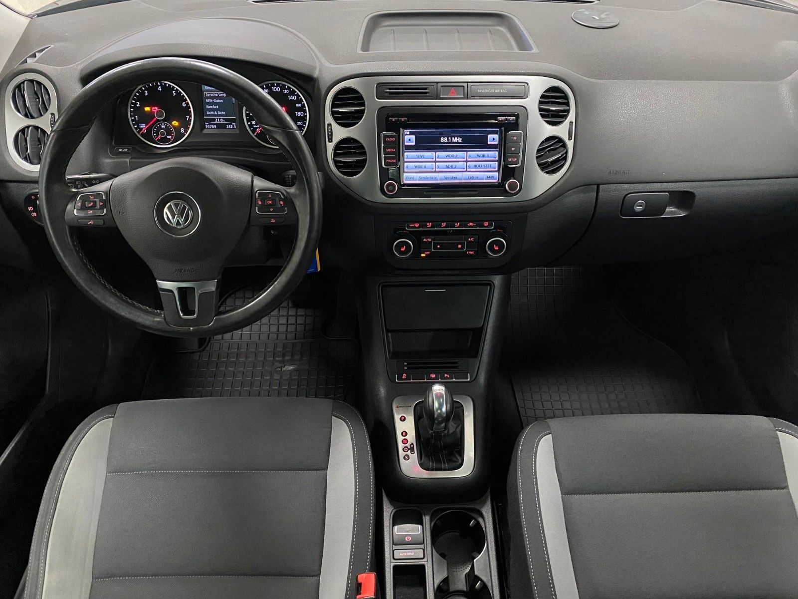 Fahrzeugabbildung Volkswagen Tiguan 2.0 TSI DSG 4MOTION LIFE+1.HAND+Bi-XENON+