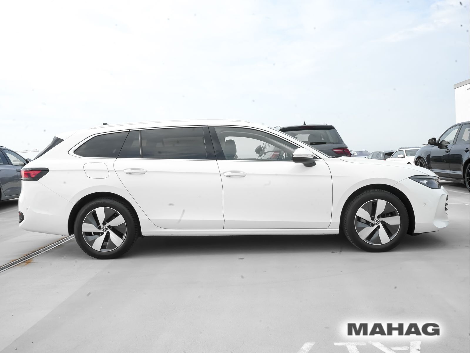 Volkswagen Passat Business 1,5 eTSI ACC DCC LED Navi RearVi foto 5