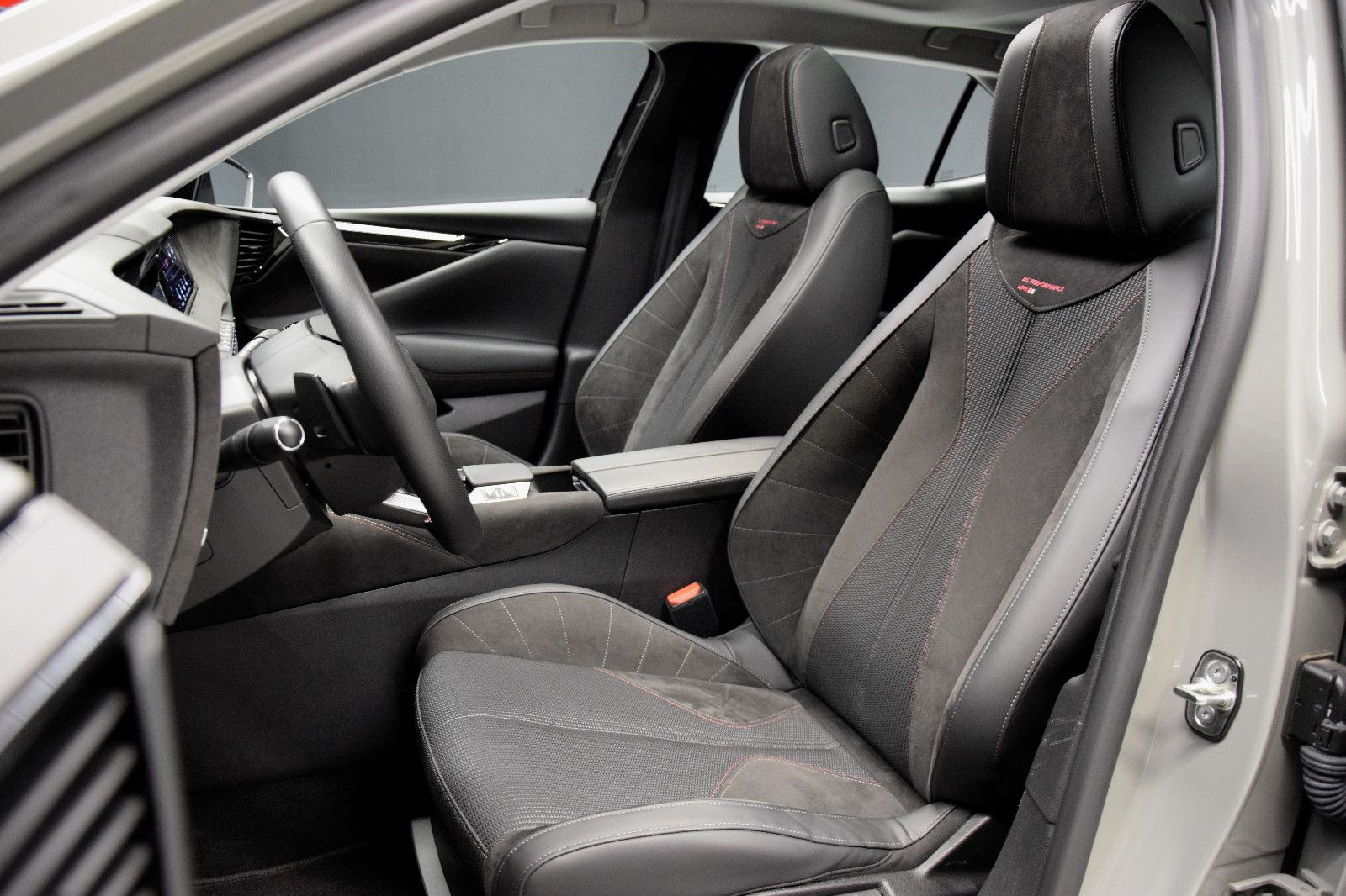 Fahrzeugabbildung DS Automobiles DS4 Performance Line Pano Sitzheizung