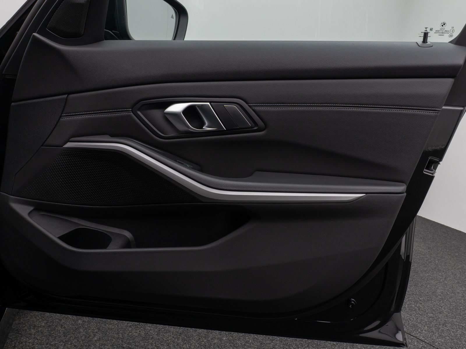 Fahrzeugabbildung BMW 330e Panorama 360° Laser HUD DAB HiFi AHK ACC