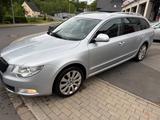 Skoda Superb Combi Elegance Klimaaut.,SHZ,AHK,PDC,1.Ha - gebrauchte Skoda Superb aus dem Jahr 2011