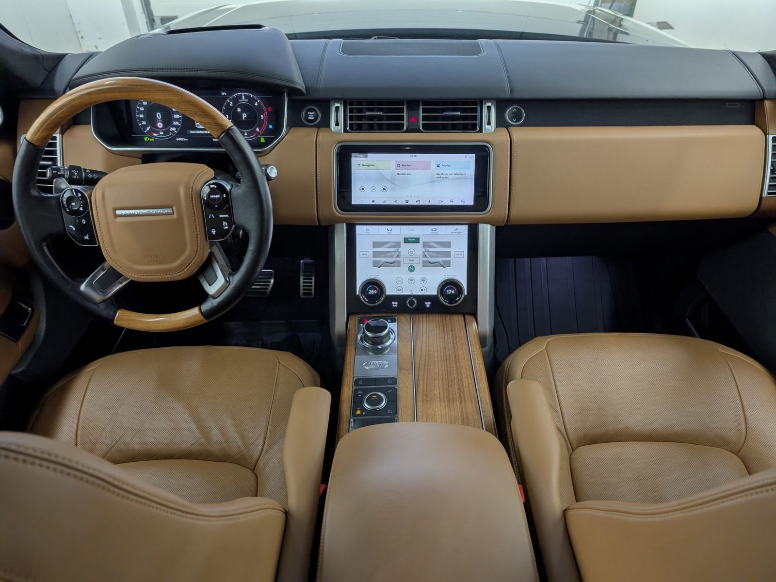 LAND ROVER Range Rover 4.4 SDV8 Autobiography Pano LED – Bild 18