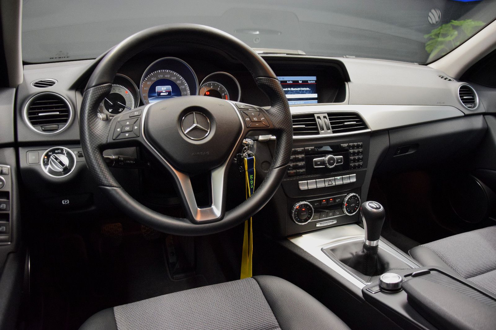 Fahrzeugabbildung Mercedes-Benz C 180 T CGI BlueEfficiency Avantgarde 2.Hand