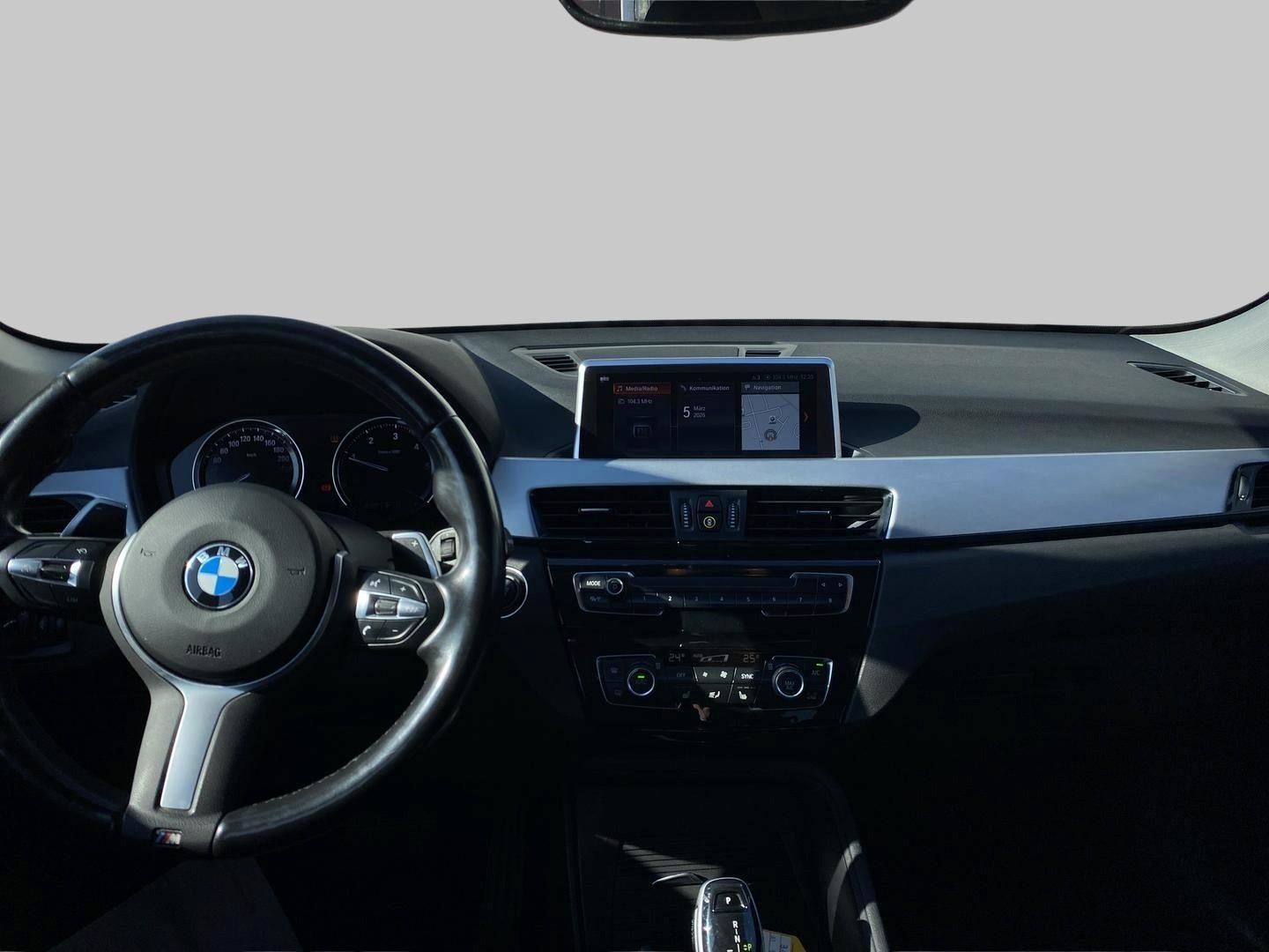 BMW X1 sDrive18d AHK Navi Soundsystem LED El. Heckkl foto 7