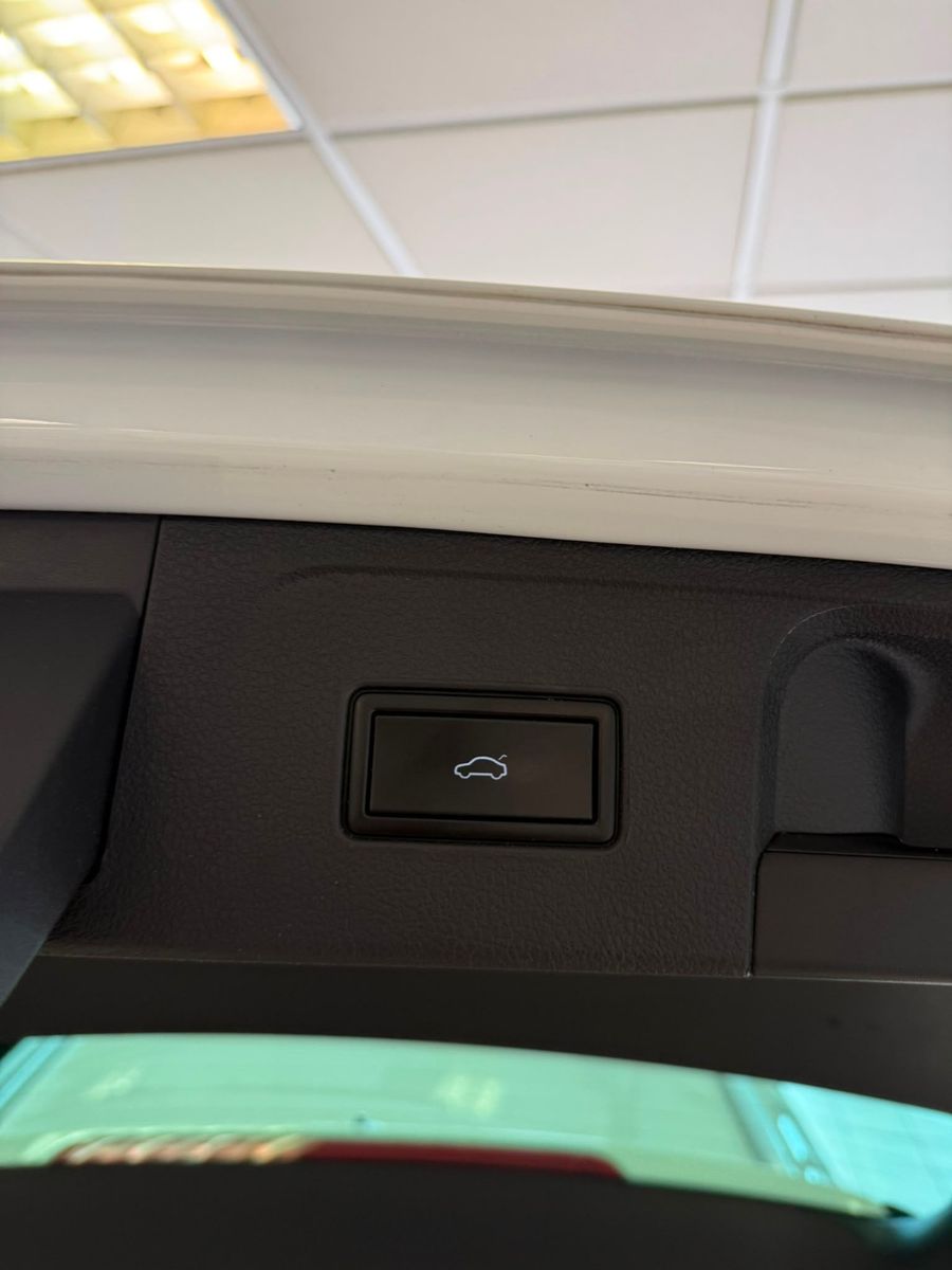 Fahrzeugabbildung Volkswagen Passat Variant Elegance / AHK / GEPFLEGT /