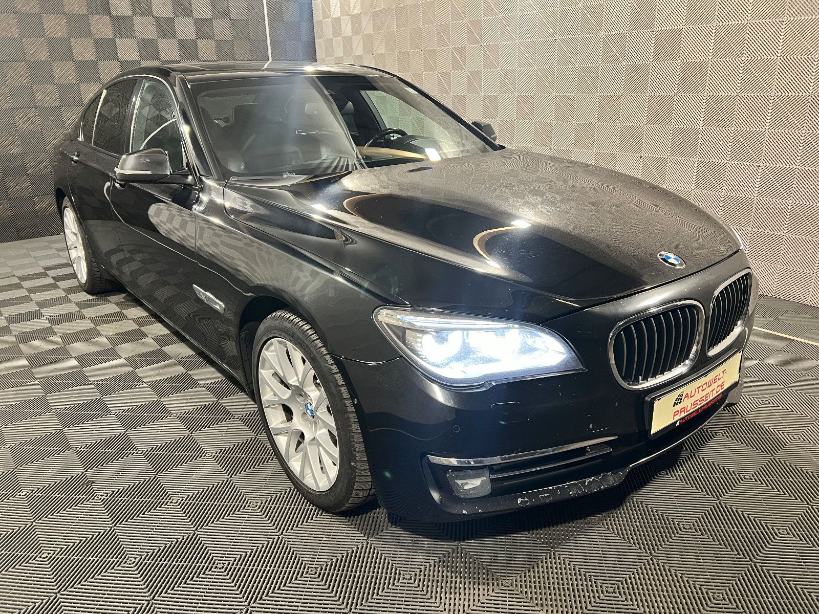 Gebrauchtwagen BMW 740 740d*B&O*MASSAGE-360°KAM-HEAD UP-NAPPA-SOFT CL. in Horb am Neckar