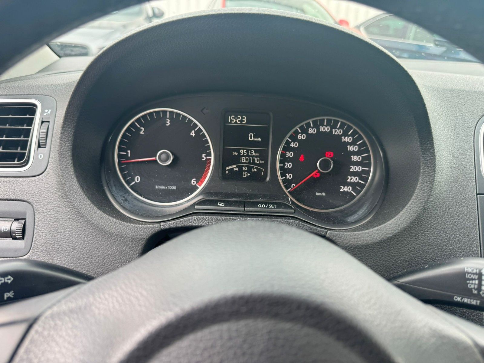 Fahrzeugabbildung Volkswagen Polo V Comfortline Klimatron ic NAVI