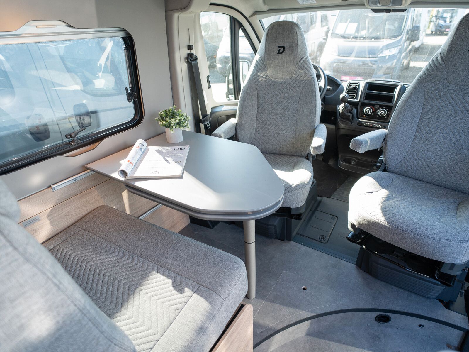 Fahrzeugabbildung Dethleffs Globetrail 600 DS Fiat Aufstelldach