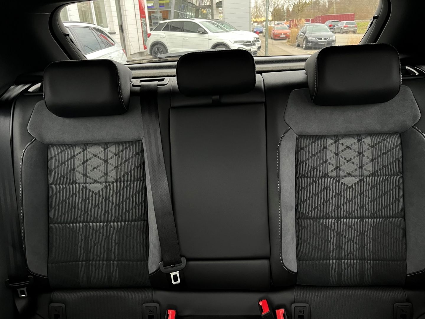 T-Roc 1.5TSI DSG R-Line NAVI*KAMERA*APP*ACC*LED!