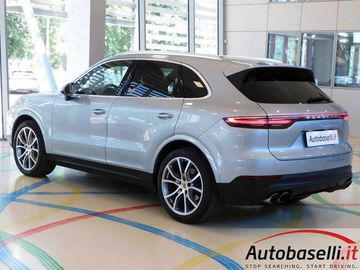 Porsche Cayenne - 4