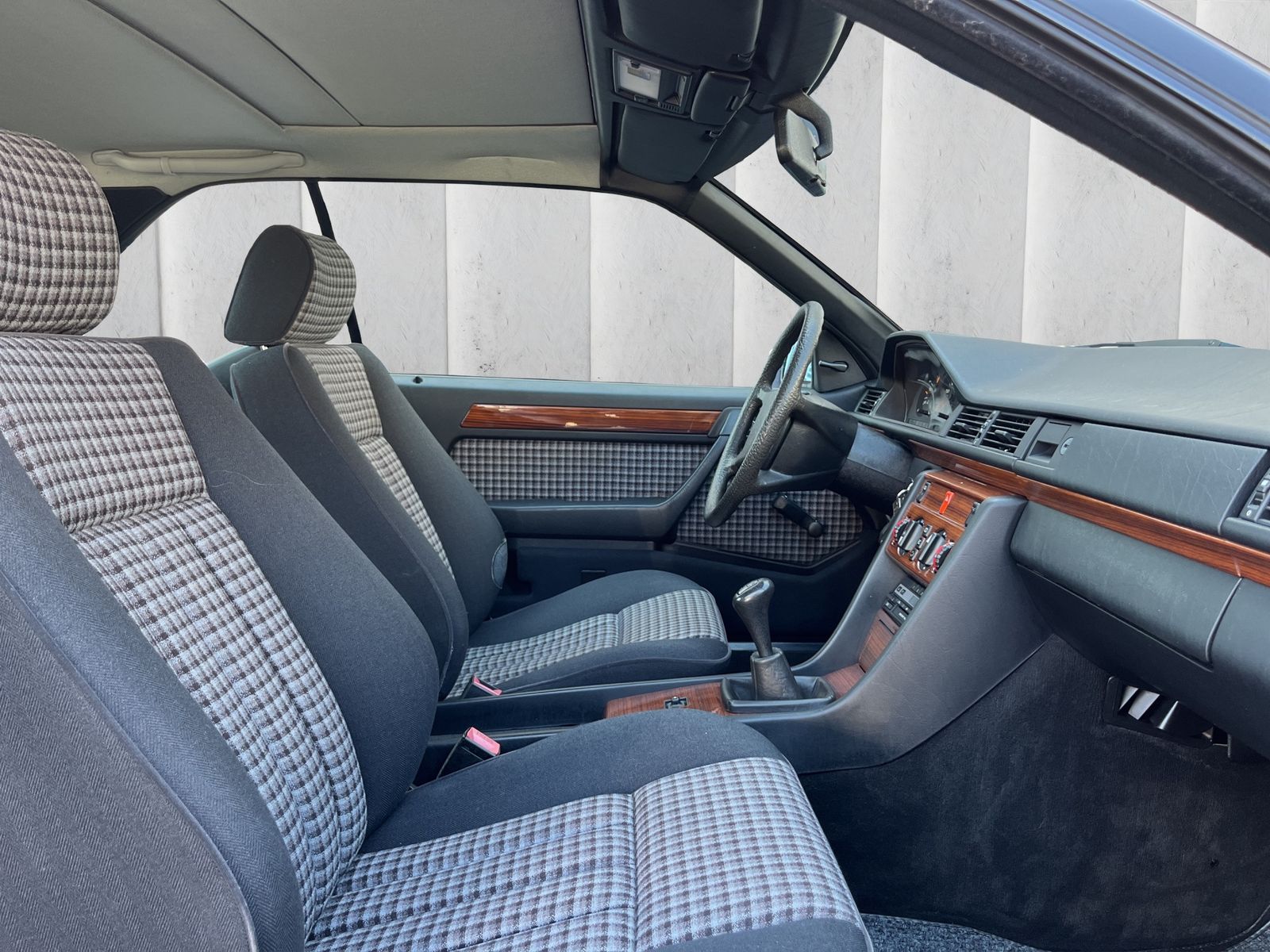 Fahrzeugabbildung Mercedes-Benz E 230 CE*W124C*1 Hand*128tkm* Guter Zustand*