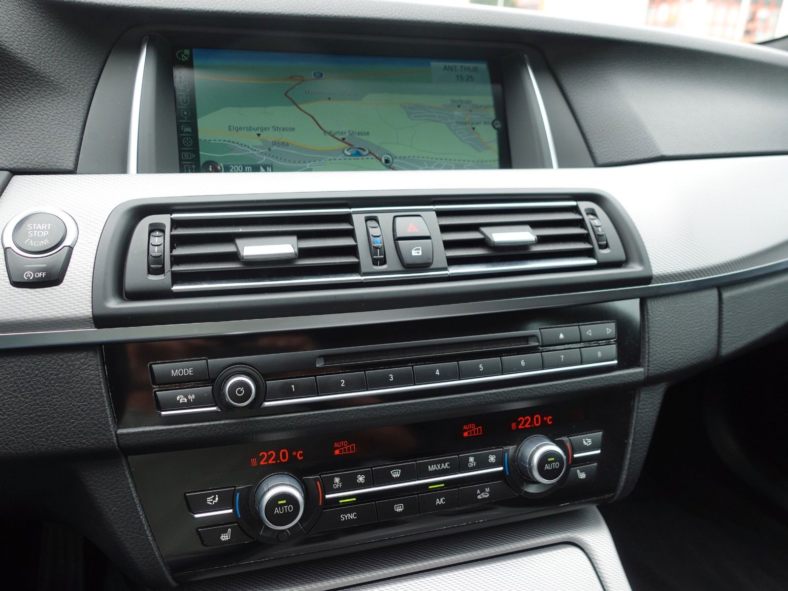 Fahrzeugabbildung BMW 530d xDrive Touring A M Sportpaket Navi/LED/19"/