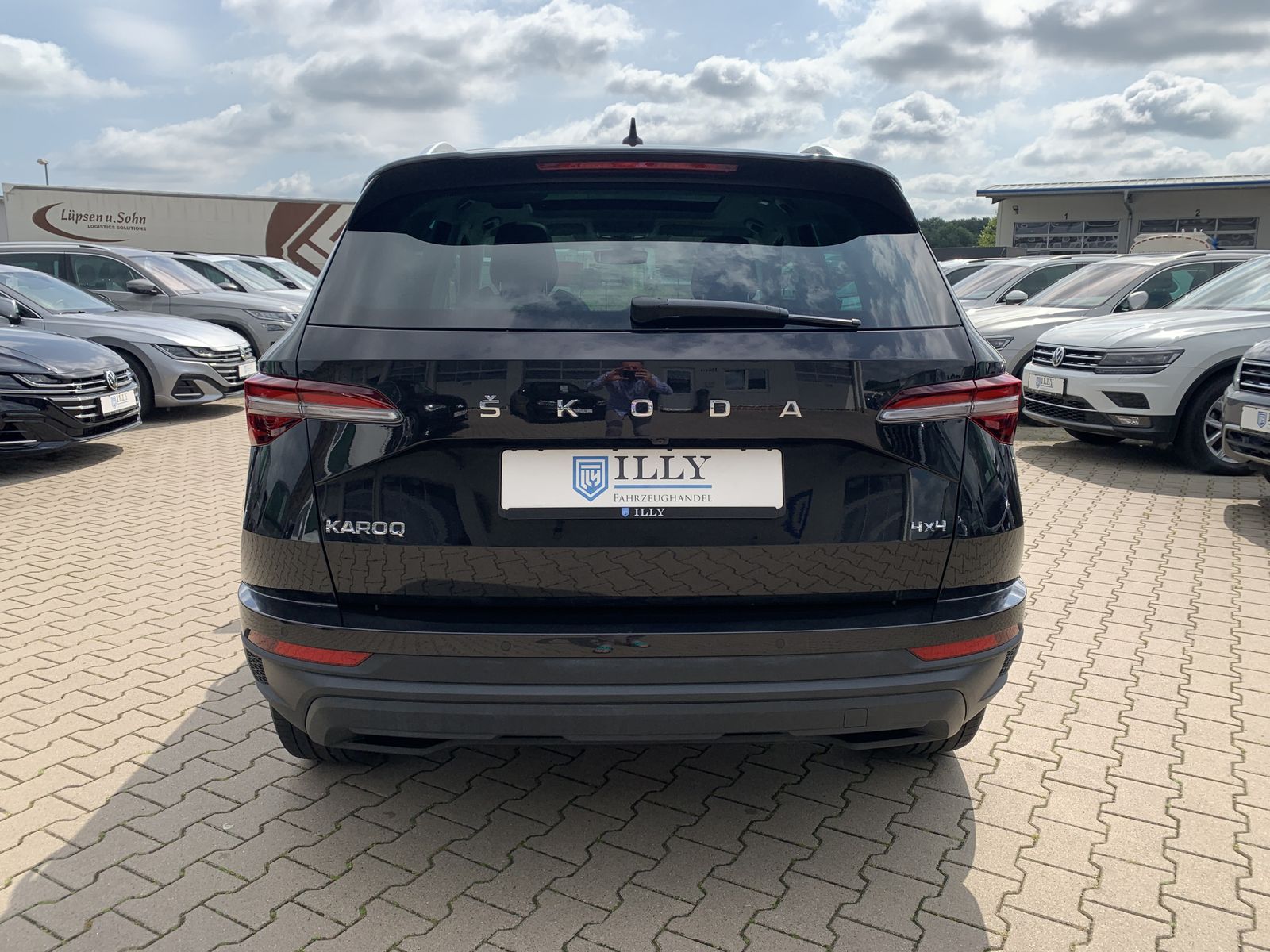 Fahrzeugabbildung SKODA Karoq 2.0 TDI*4x4*AHK*STHZ*Leder*360°Cam*Pano*