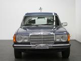 Mercedes-Benz 200 D | PILATO | BESTATTUNGSFAHRZEUG OLDTIMER - Mercedes-Benz 200 mit Diesel-Antrieb