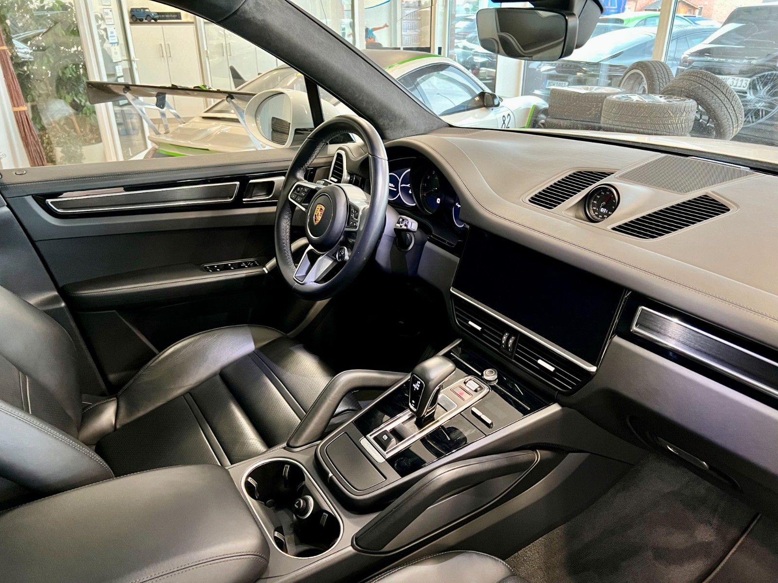 Fahrzeugabbildung Porsche Cayenne GTS Panorama, AHK, 21Zoll, SportChrono